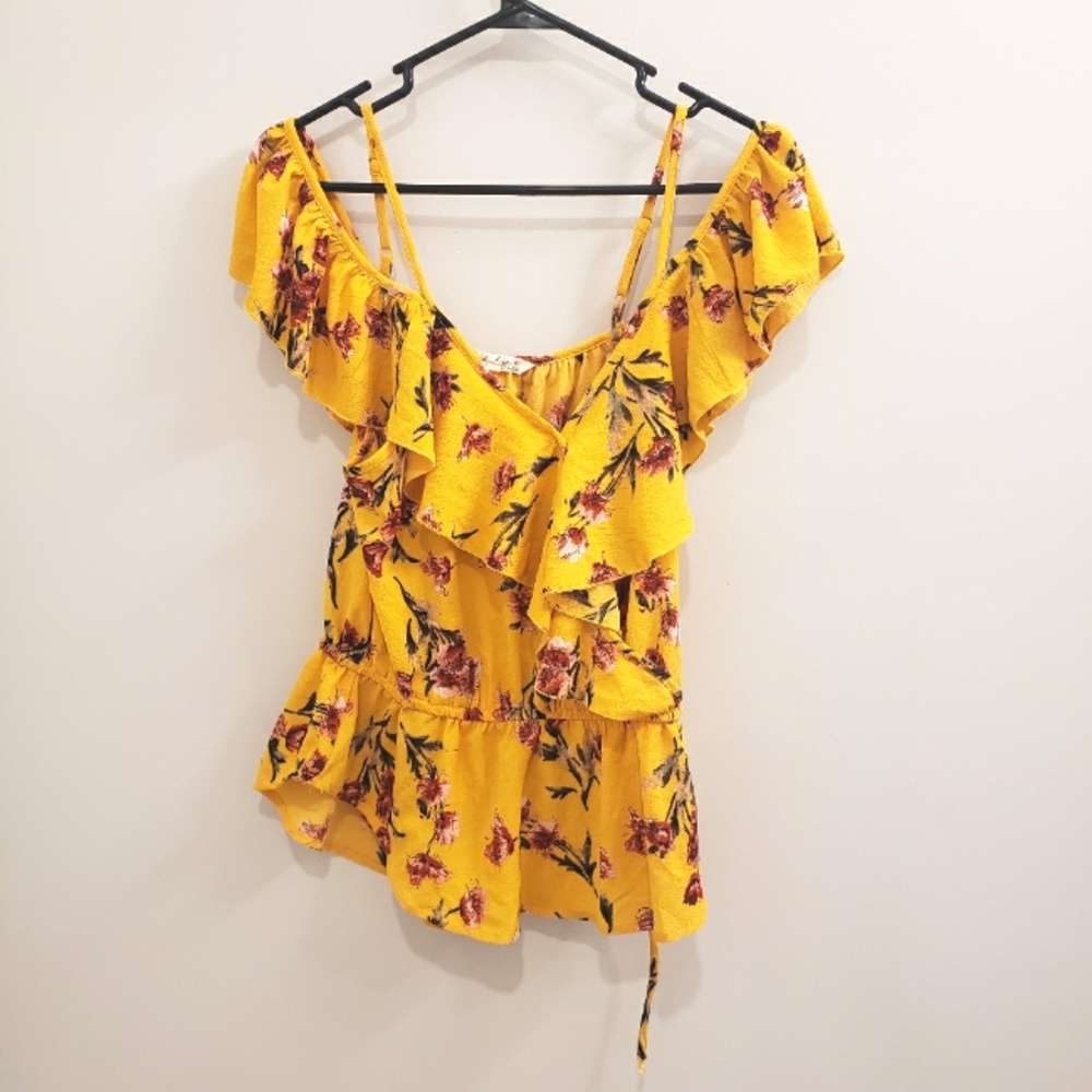 off-shoulder ruffle floral top
